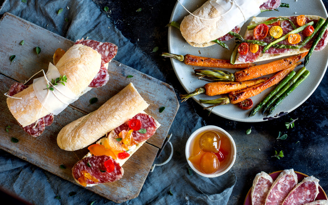 Baguette farcite con Salame Felino, verdure al forno e mostarda