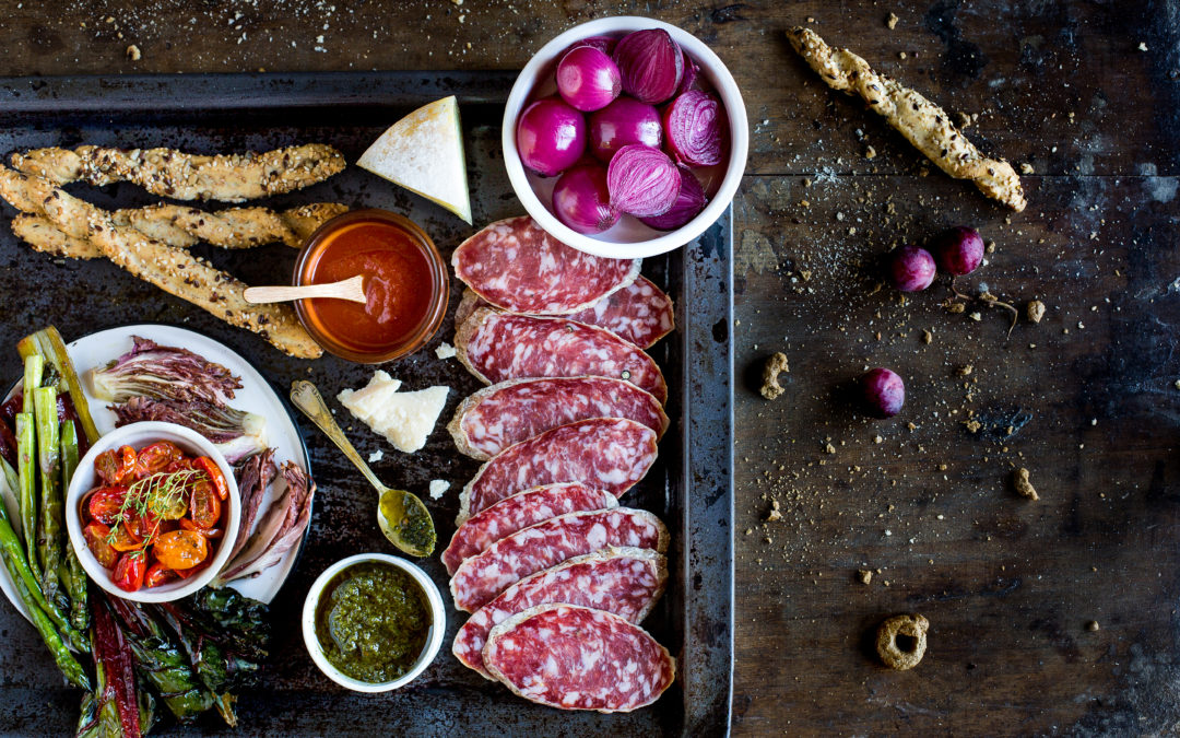 Il gran tagliere di Salame Felino, formaggi, verdure