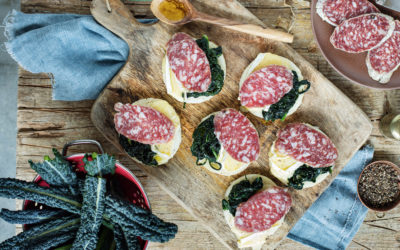 Crostini di polenta con Salame Felino IGP, brie e cavolo nero