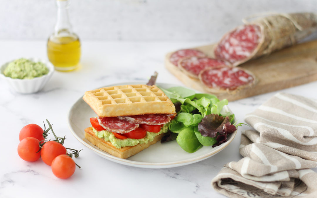 Waffles salati con crema di avocado, pomodorini e Salame Felino IGP