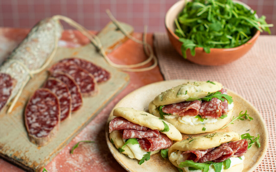 Panini al vapore con crescenza, rucola e Salame Felino IGP